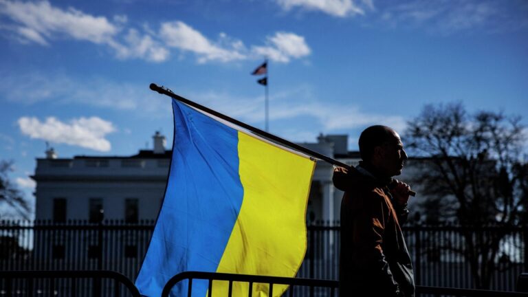 Корупція та мовне питання: українці виділяють основні причини розколу в суспільстві