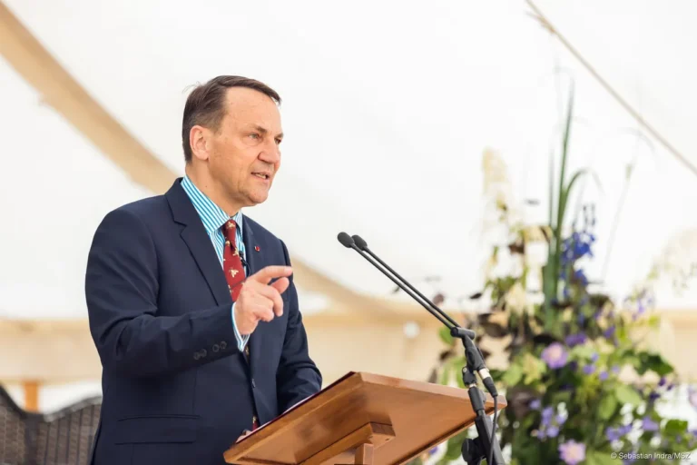 Джерело: radeksikorski