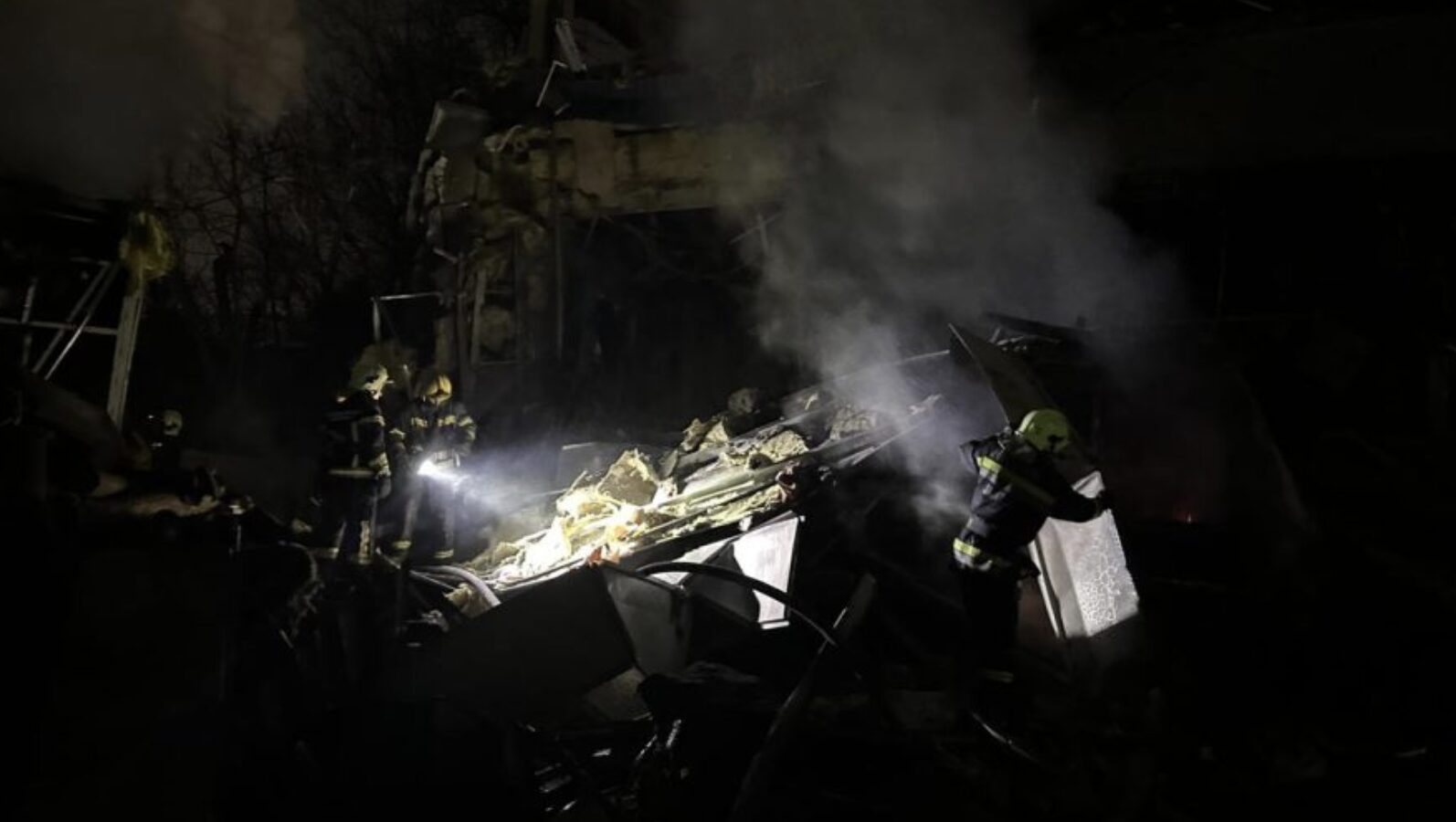Російський ракетний удар по Києву: руйнування, пожежі та жертви