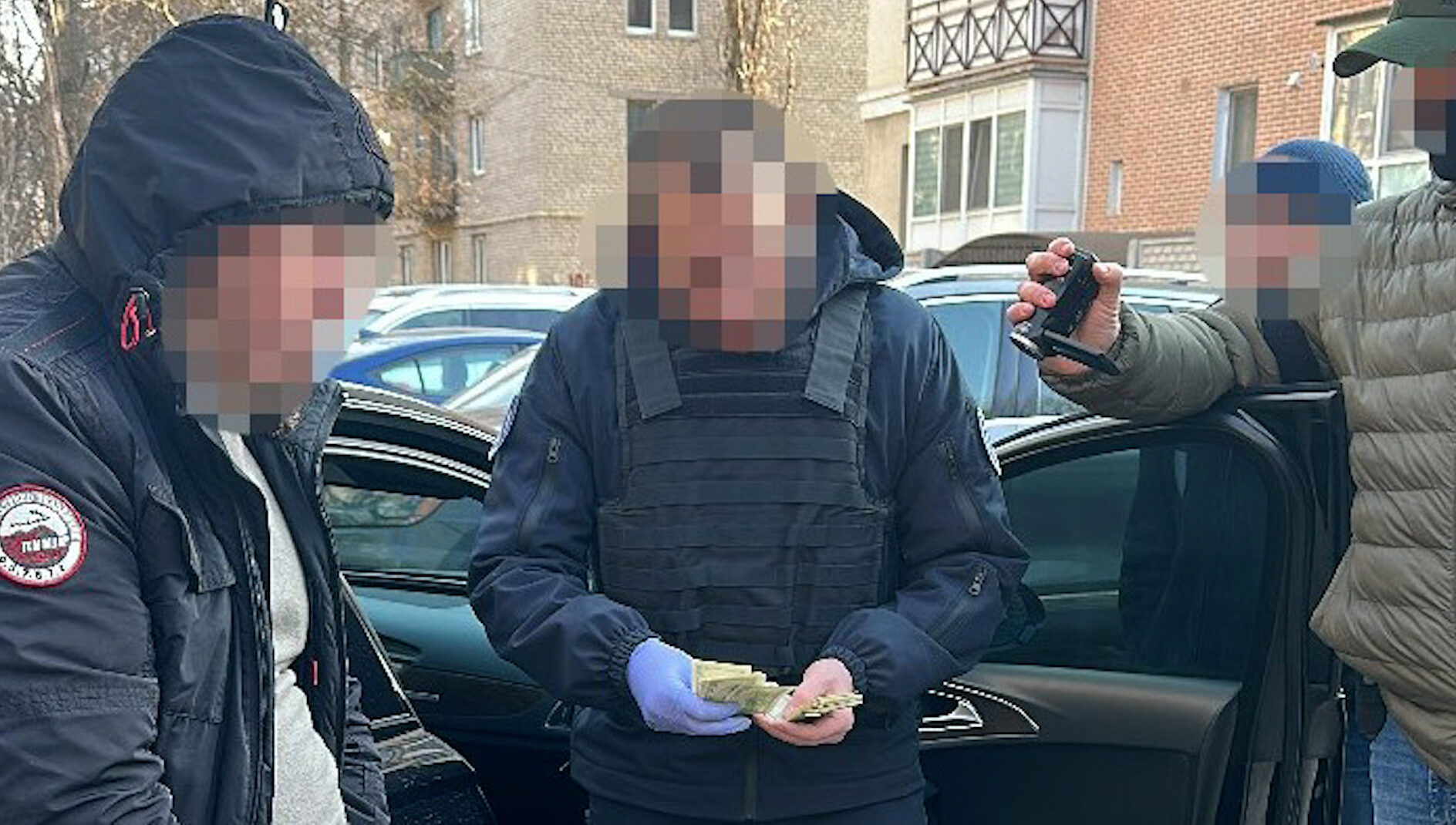 ДБР розкрило схему вимагання грошей у родичів мобілізованих