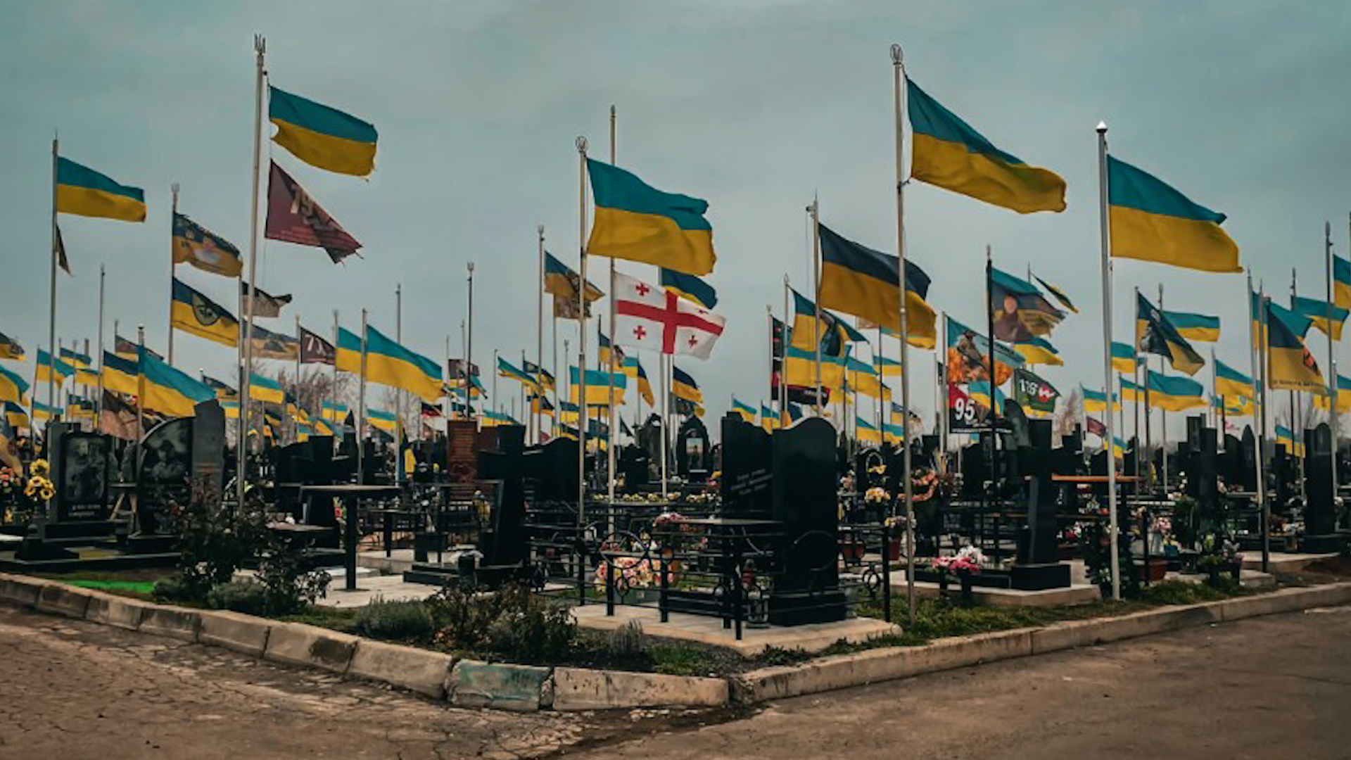 В Одеській області підлітки осквернили могили загиблих захисників