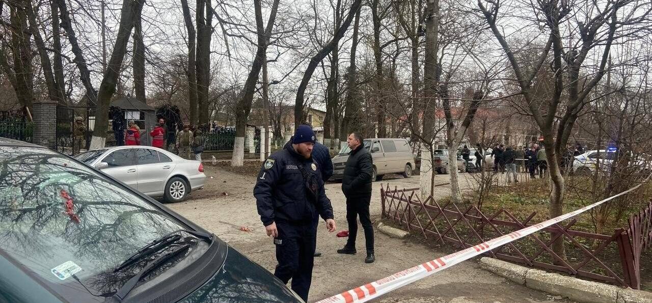 Вибух біля ТЦК у Кам’янець-Подільському: одна людина загинула, четверо поранено