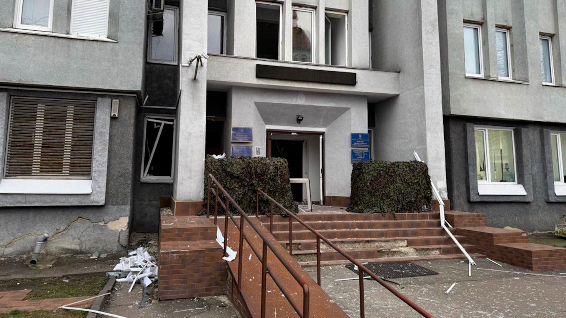 Вибух у військкоматі Рівного: одна людина загинула, шестеро поранені