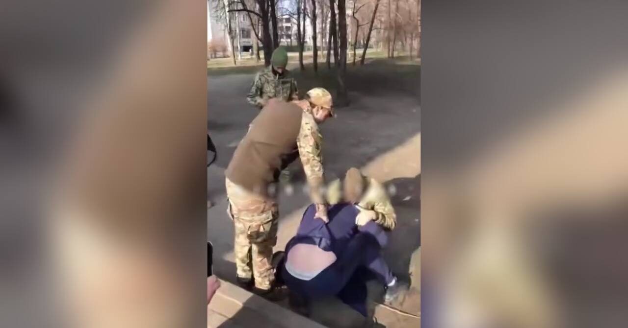 Мобілізація в Україні: чоловіка різко схопили і відвезли в невідомому напрямку
