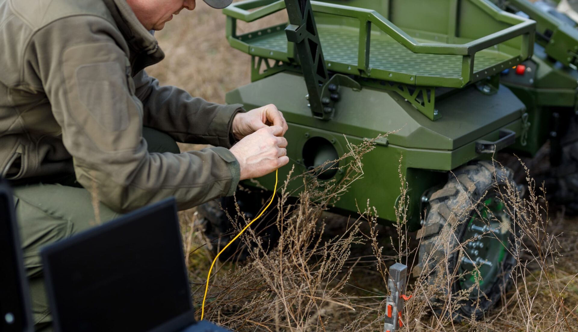 Україна випробовує нові наземні роботи на оптоволоконному кабелі – Business Insider