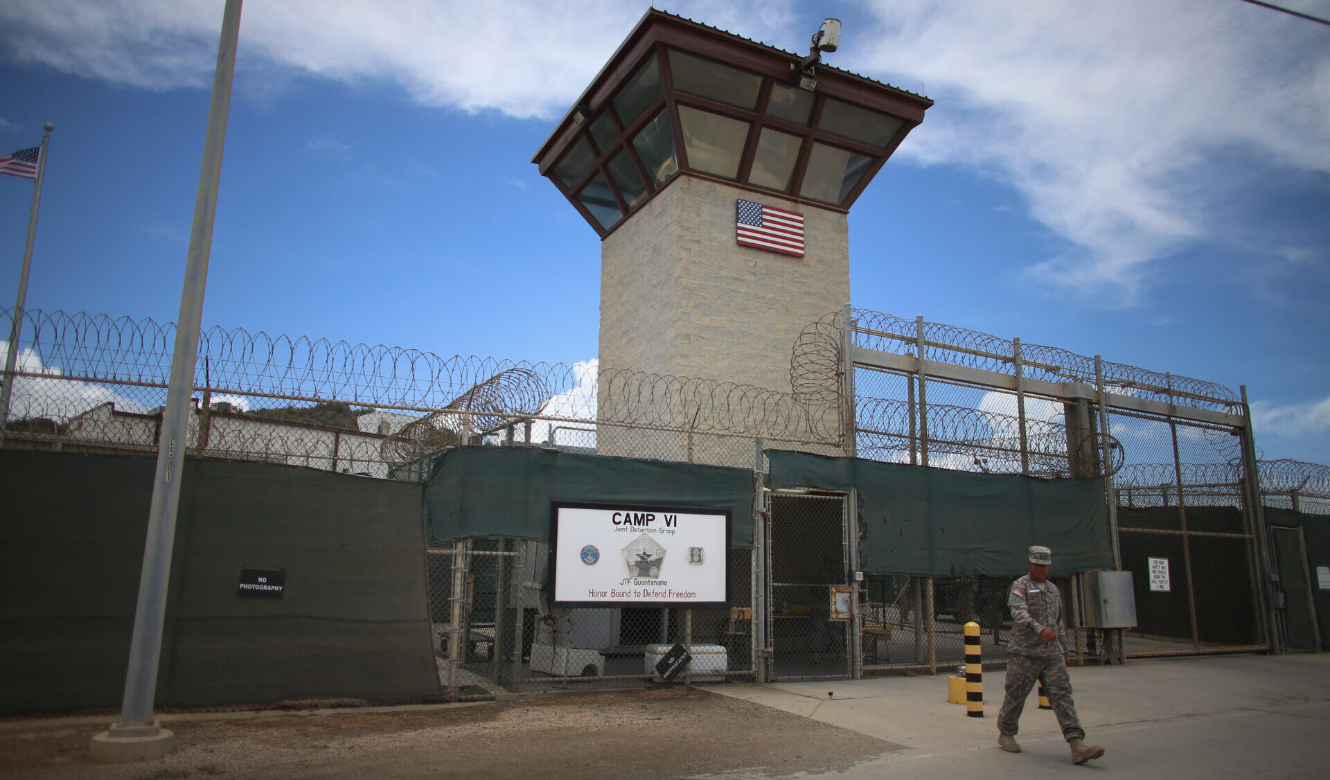 У Трампа готуються таємно відправити тисячі мігрантів у Гуантанамо: там можуть бути й українці – WP