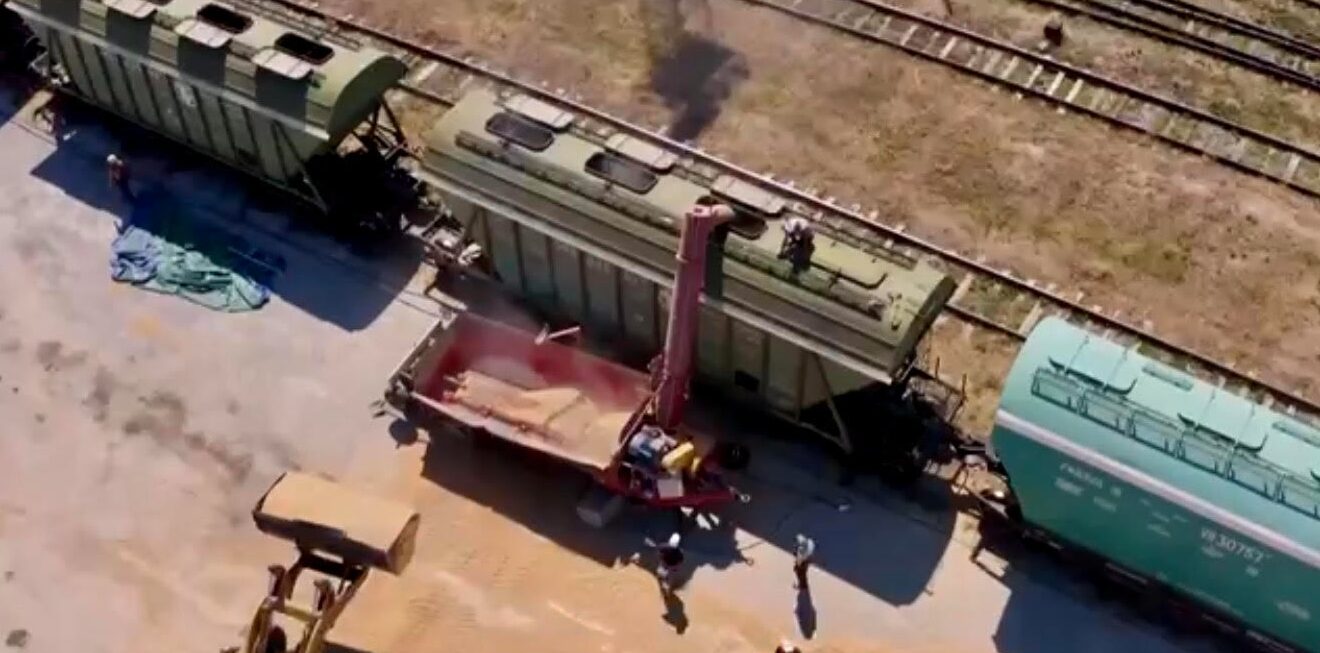 Окупанти поповнюють зернові резерви за рахунок ТОТ