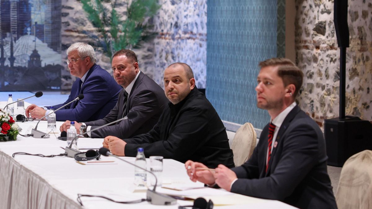 У Стамбулі Україна запропонує припинити вогонь і обговорити територіальні питання