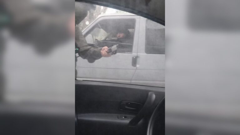 В Одесі співробітник ТЦК розбив пістолетом скло машини і застосував газ проти призовника