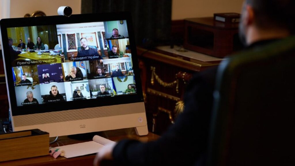 Зеленський розкритикував київську владу за повільні темпи відновлення тепла та електрики