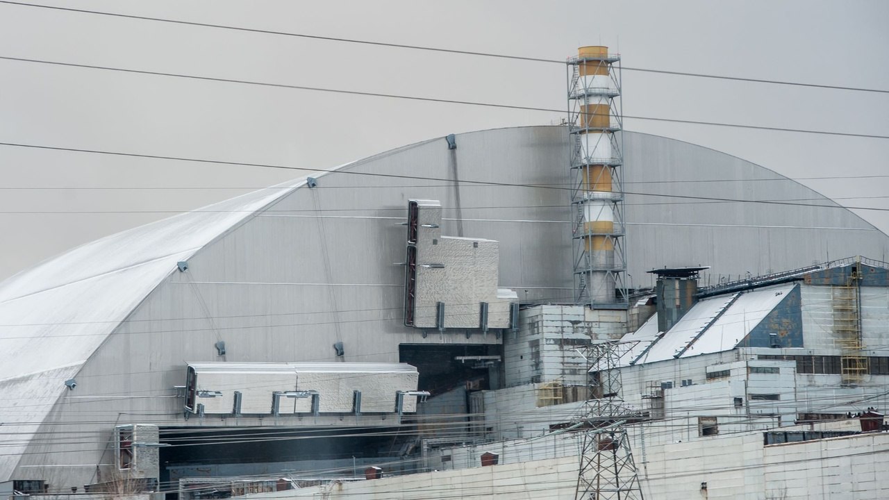 Українські АЕС частково розвантажені: знеструмлення в трьох регіонах