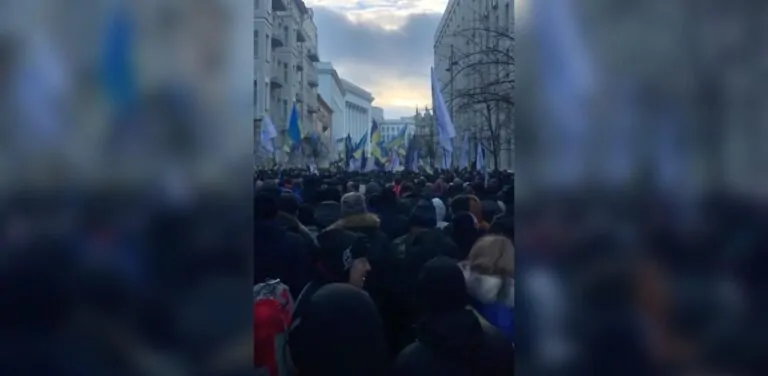 Увага! У мережі шириться провокаційне відео з антипрезидентськими гаслами